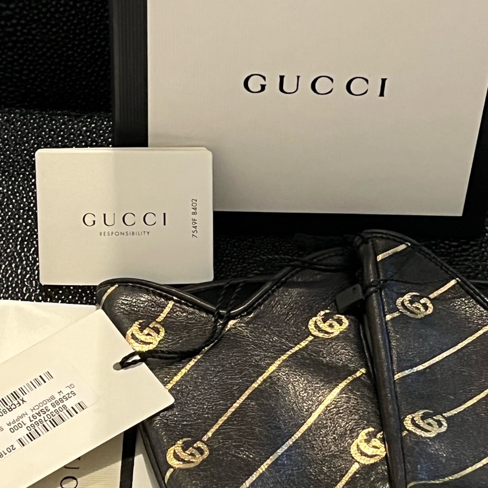 GUCCI GG Leather Gloves | Black and Gold - Picture 6 of 7
